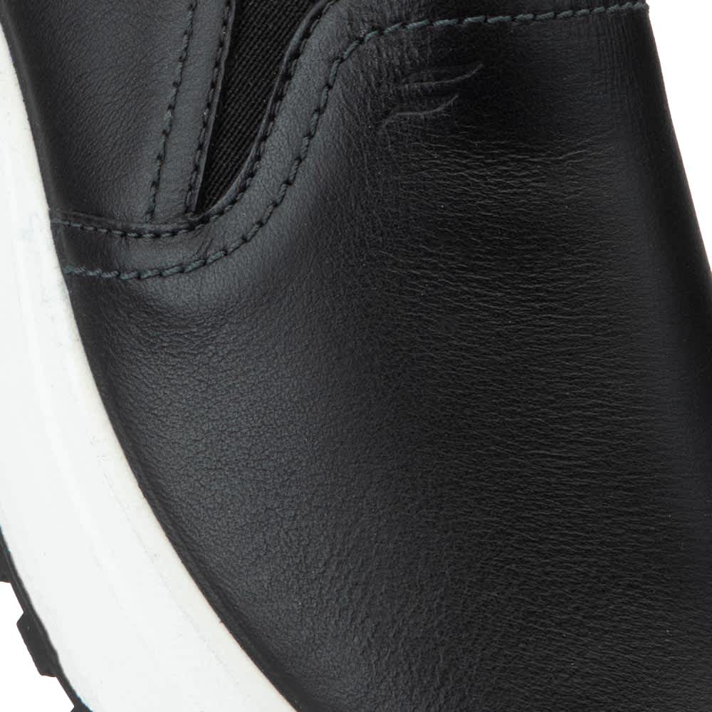 TENIS DE PIEL CERRADO CON ELASTICO