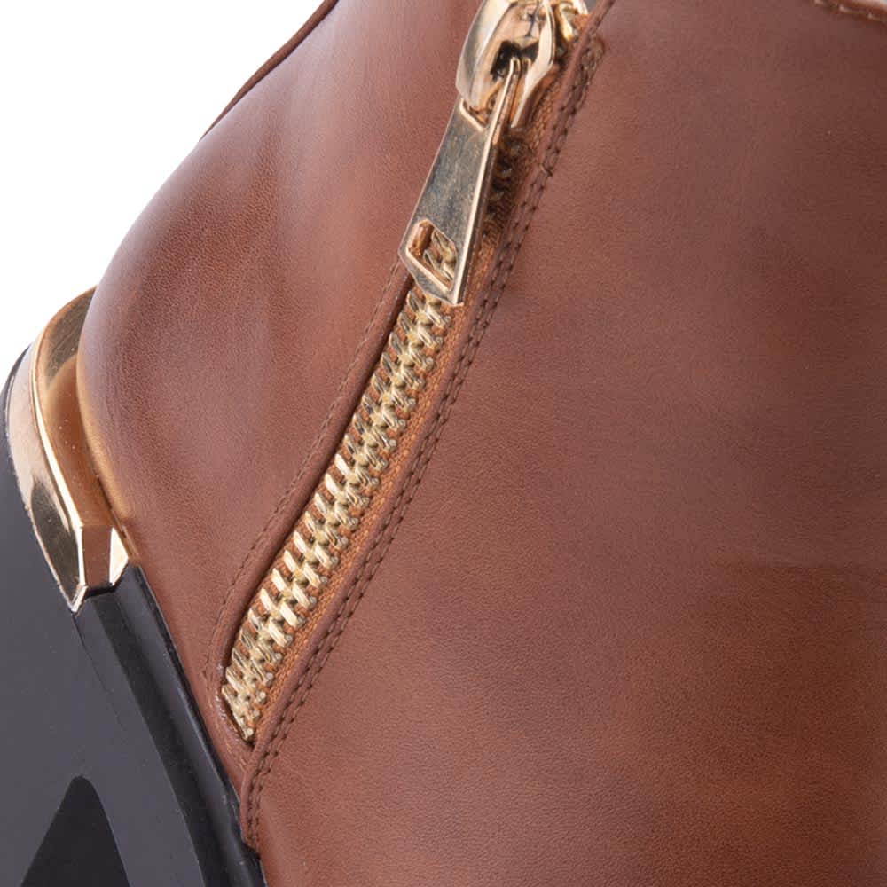 BOTA MOTO PU PLACA EN TACÓN CIERRE METÁLICO CON SUELA TRACK