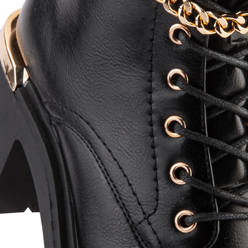 BOTA MILITAR PU TACÓN CON CADENA Y FRASE METALICA