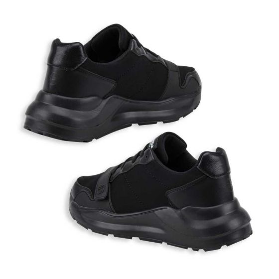 Black Choclos Woman Belinda Peregrin 0610