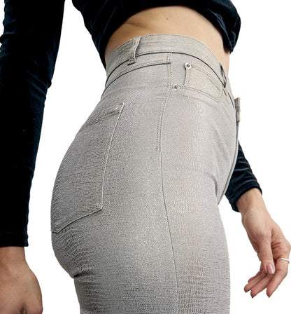 PANTALÓN CASUAL EFECTO PIEL