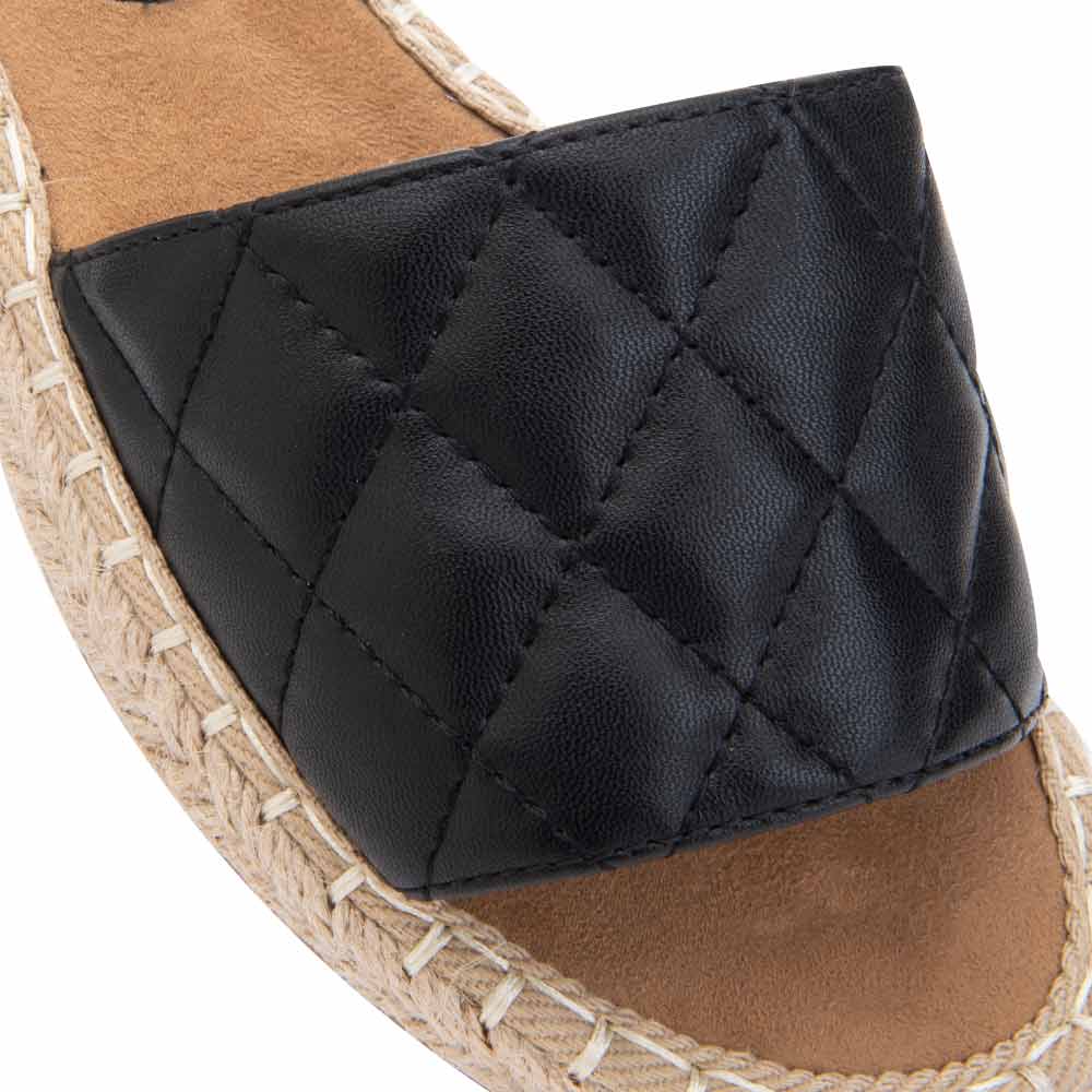 SANDALIA PLANA CON YUTE