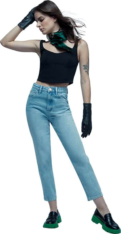 JEANS CORTE MOM SÚPER CINTURA ALTA