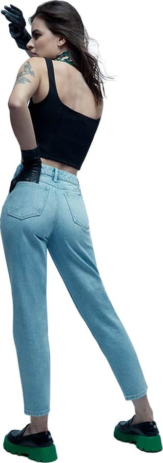 JEANS CORTE MOM SÚPER CINTURA ALTA