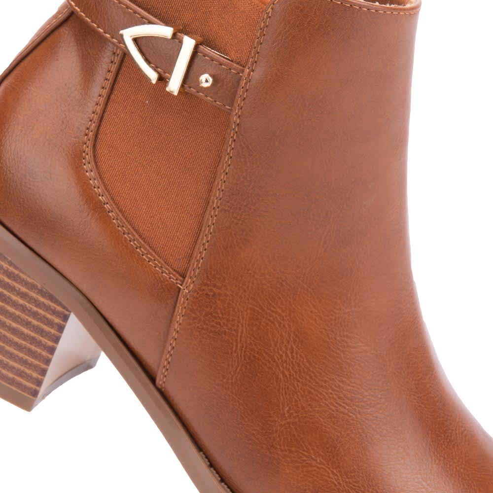 BOTA CASUAL PU DE TACÓN ANCHO HERRAJE METÁLICO