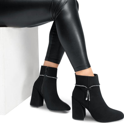 BOTA VESTIR TIPO NOBUCK CON TACÓN DE PEDRERÍA